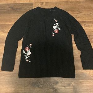 acrylic knit embroidered floral sweater size m
